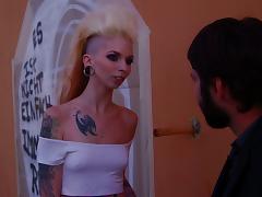 Skinny blonde punk pornstar banged in a doggystyle