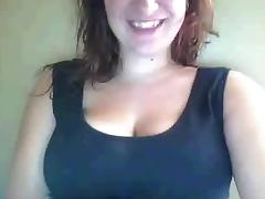 Exposing tits on webcam in homemade porn video
