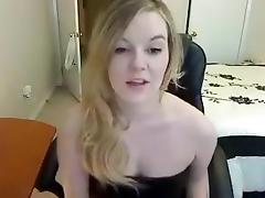 Uncontrollably hot webcam model enjoys showing off her divine booty