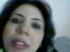 arab slut show videoed by her lover