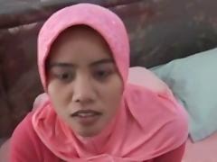 Arab wife has oral and missionary sex with facial